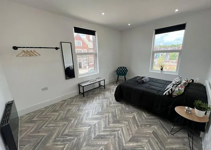 Sleek & Stylish Spacious Near Centre Апартаменти Лідс